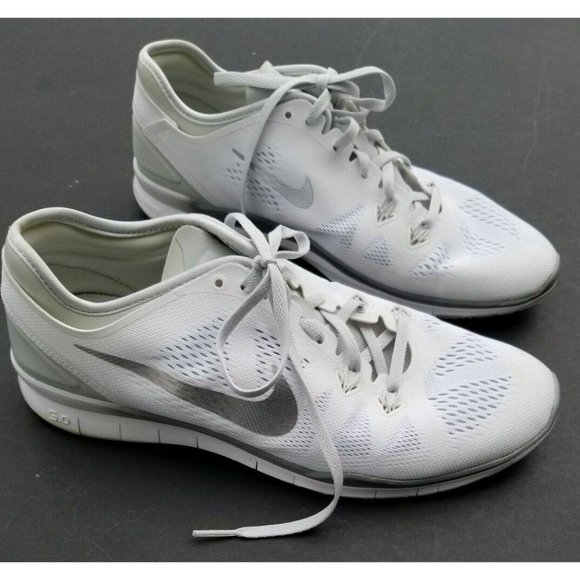 Nike Free TR Fit 5 Women's Size 11 Running Shoes White Silver Grey 704674 100 - Picture 1 of 10